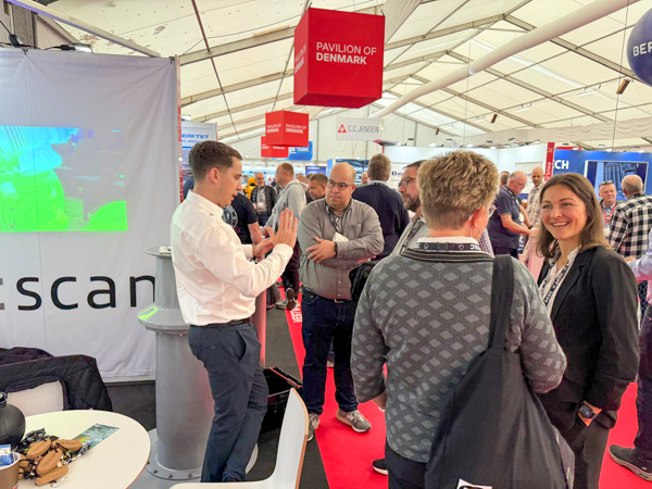 AS SCAN’s stand at DanFish 2025 – colleagues in conversation with visitors about hydraulic solutions for the fishing industry.